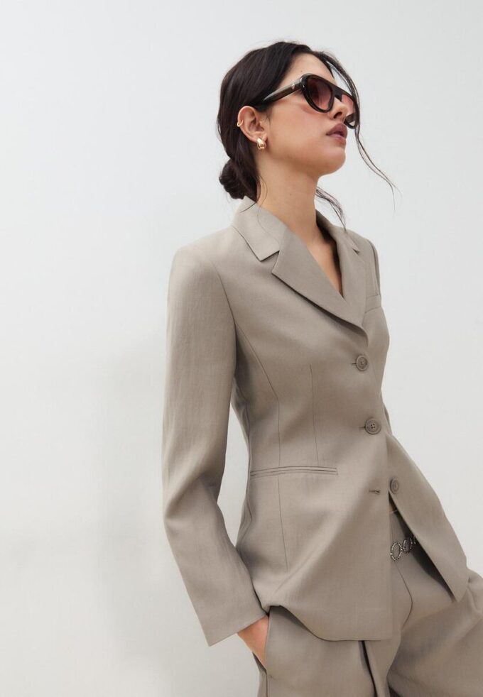 Přiléhavé sako se 3 knoflíky Přiléhavé sako se 3 knoflíky