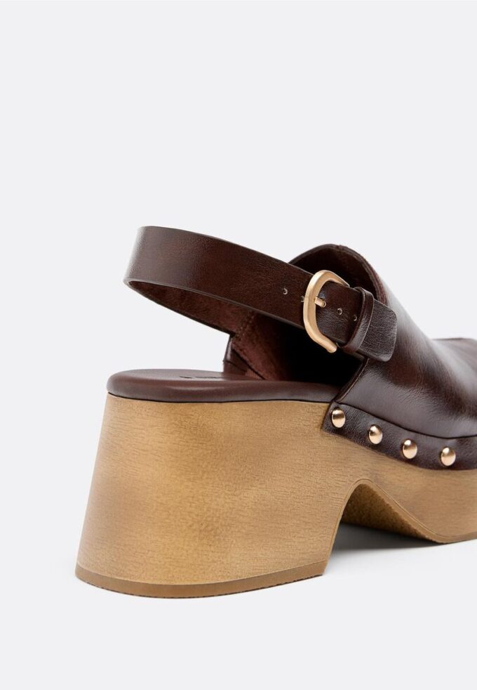 Platformové dřeváky s cvočky