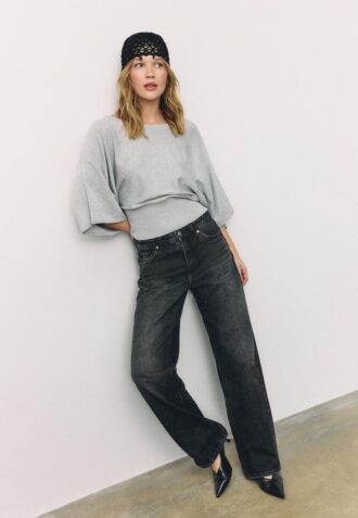 Pletený svetr s širokými rukávy