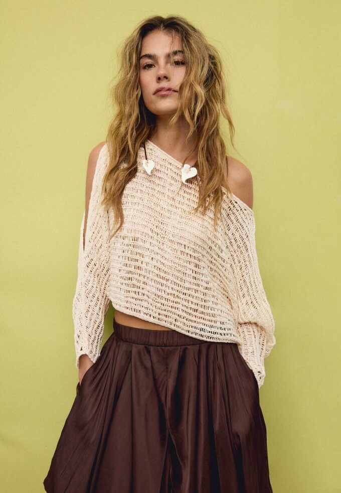 Pletený svetr s kapucí a stužkou