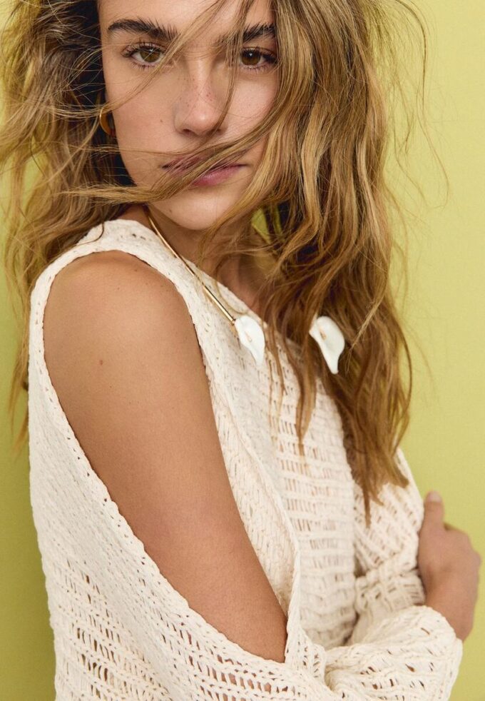 Pletený svetr s kapucí a stužkou