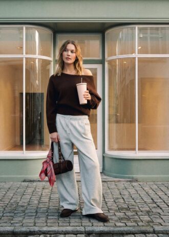 Pletený svetr s výstřihem do lodičky Jemné na dotek Pletený svetr s výstřihem do lodičky Jemné na dotek