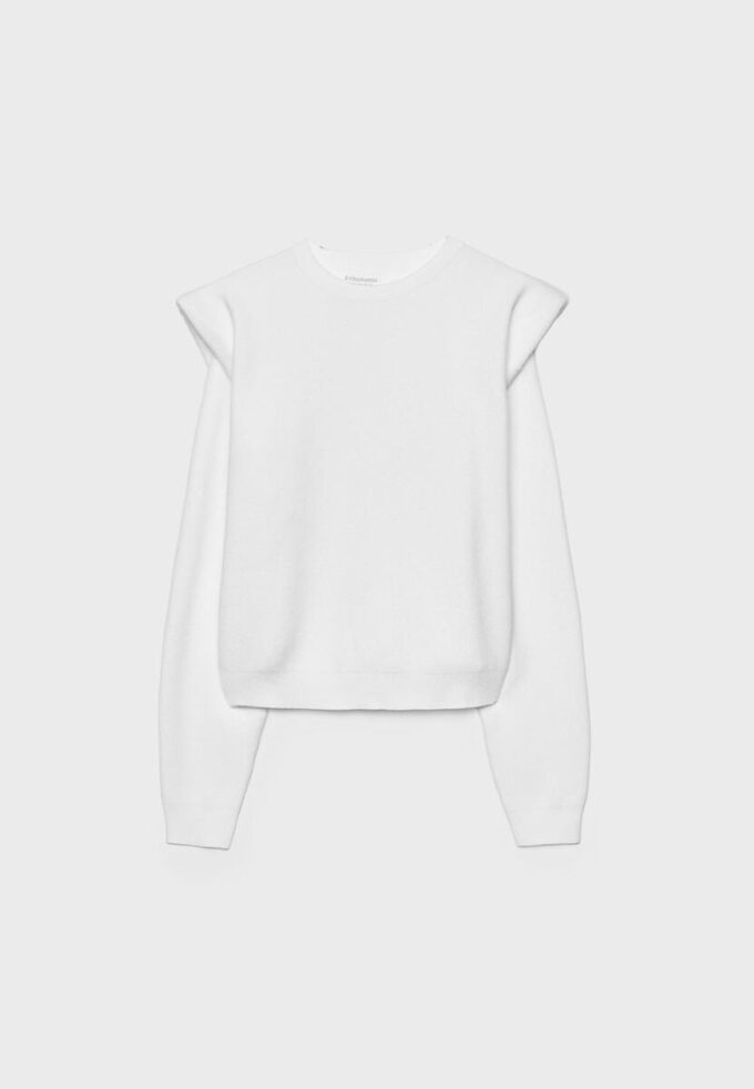 Pletený svetr s vycpávkami na ramenou