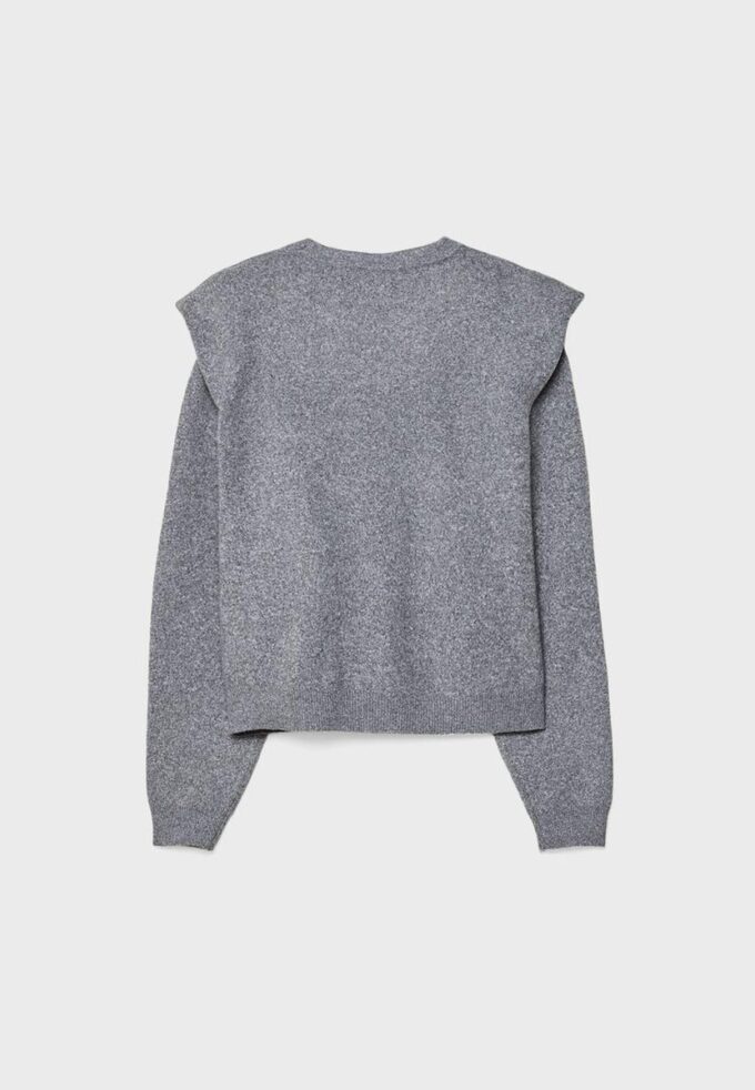 Pletený svetr s vycpávkami na ramenou