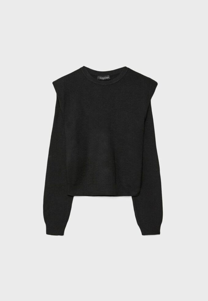 Pletený svetr s vycpávkami na ramenou