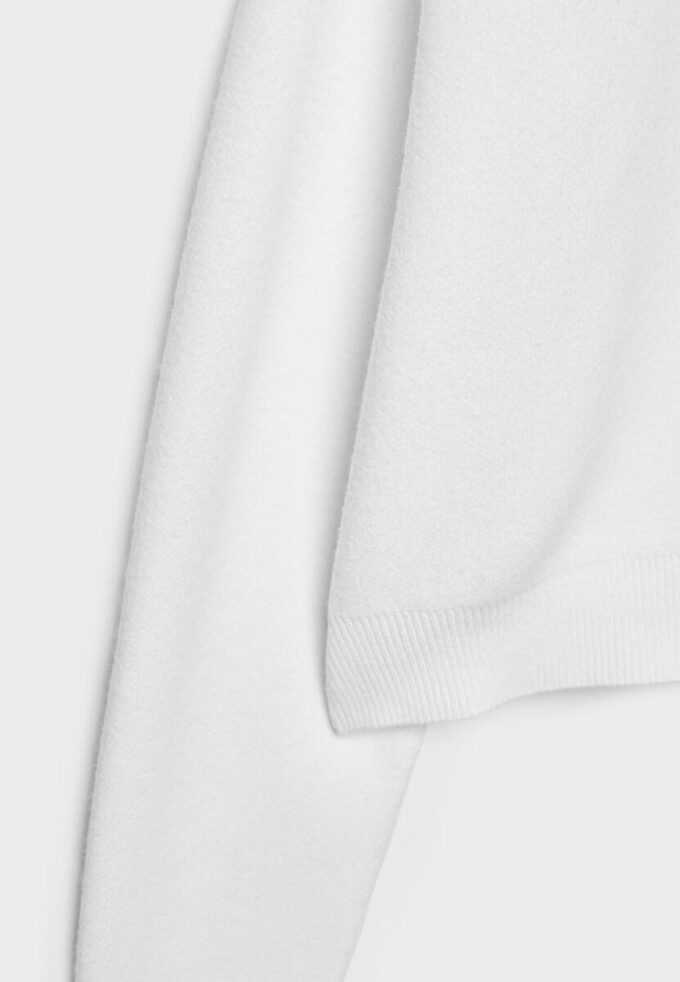 Pletený svetr s vycpávkami na ramenou