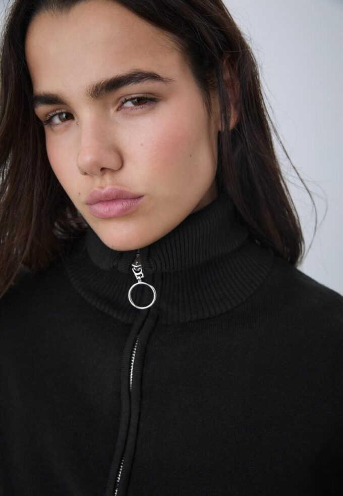 Pletený svetr se zipem Pletený svetr se zipem