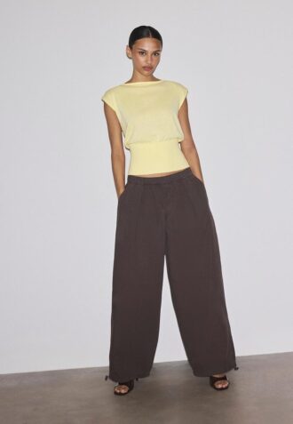 Pletený top s páskem Pletený top s páskem