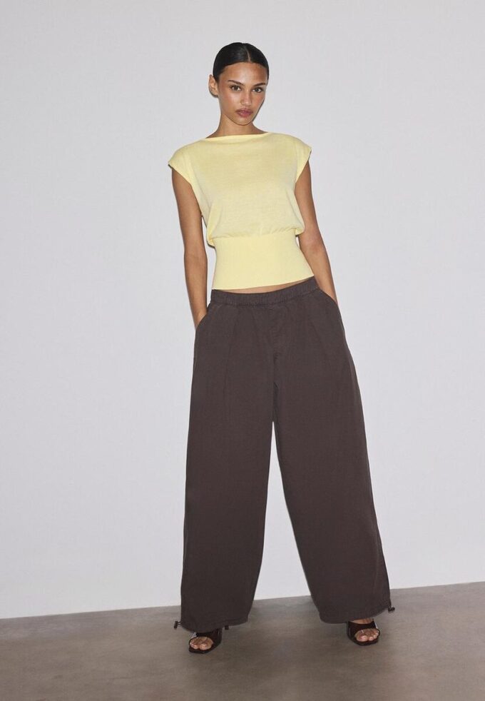 Pletený top s páskem Pletený top s páskem