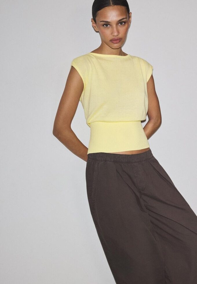 Pletený top s páskem Pletený top s páskem