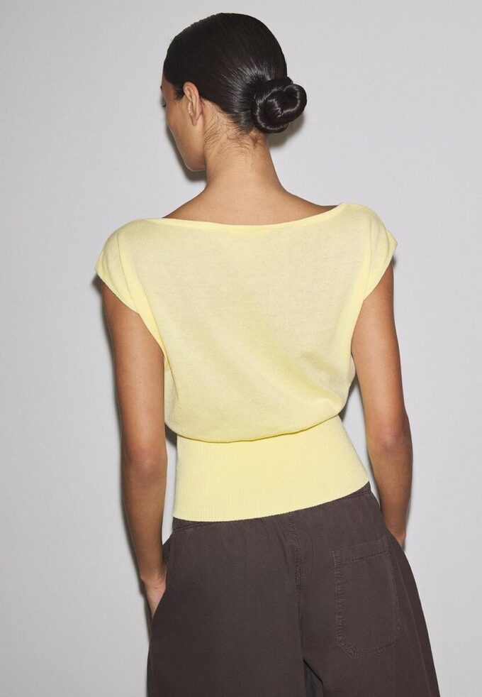 Pletený top s páskem Pletený top s páskem