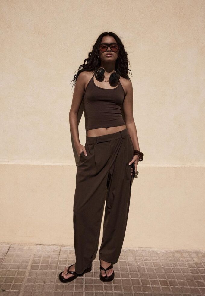 Pletený top s výstřihem za krkem