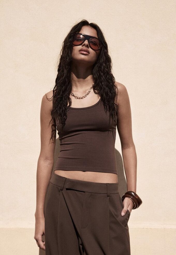 Pletený top s výstřihem za krkem