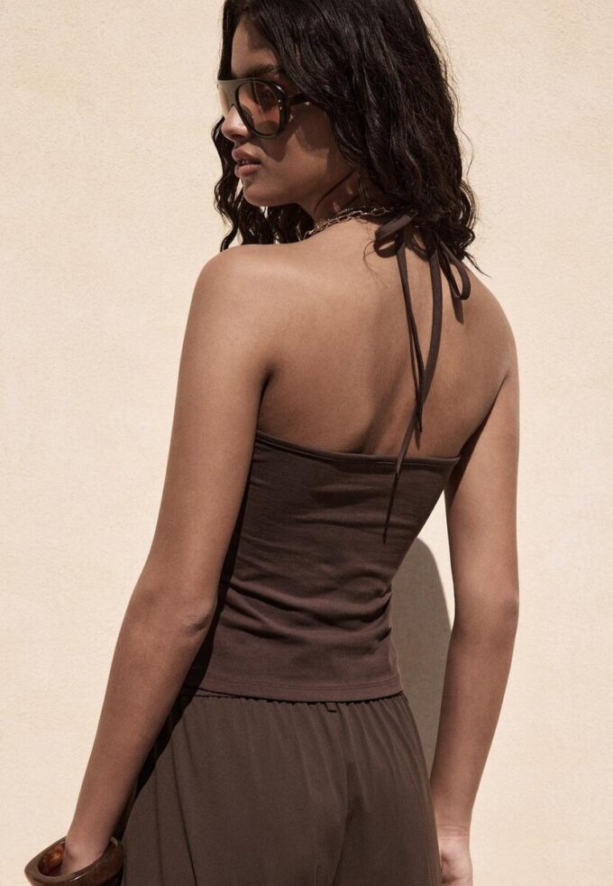 Pletený top s výstřihem za krkem