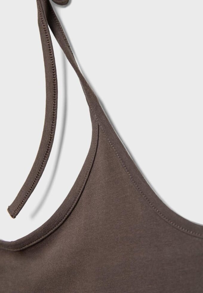 Pletený top s výstřihem za krkem