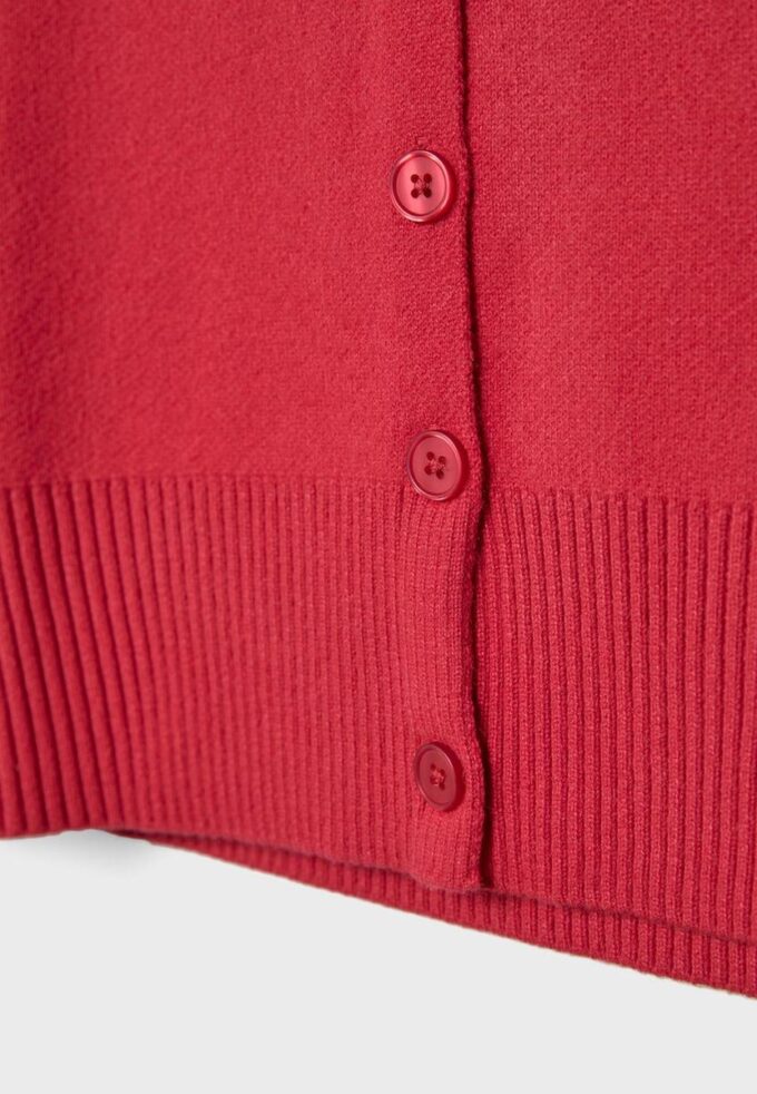 Pletená vesta s vycpávkami na ramenou