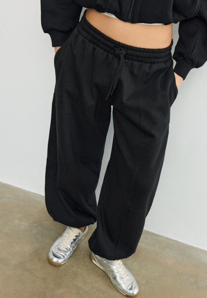 Plyšové kalhoty s balónovým střihem Plyšové kalhoty s balónovým střihem