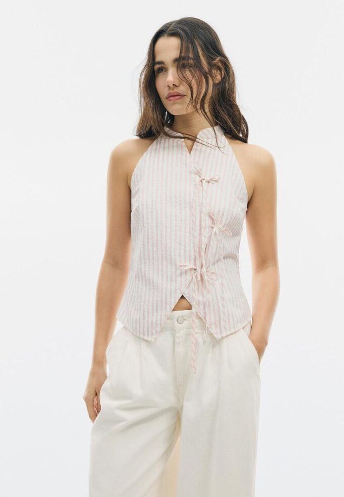 Polozmačkaný top s uzlem ve stylu qipao Polozmačkaný top s uzlem ve stylu qipao