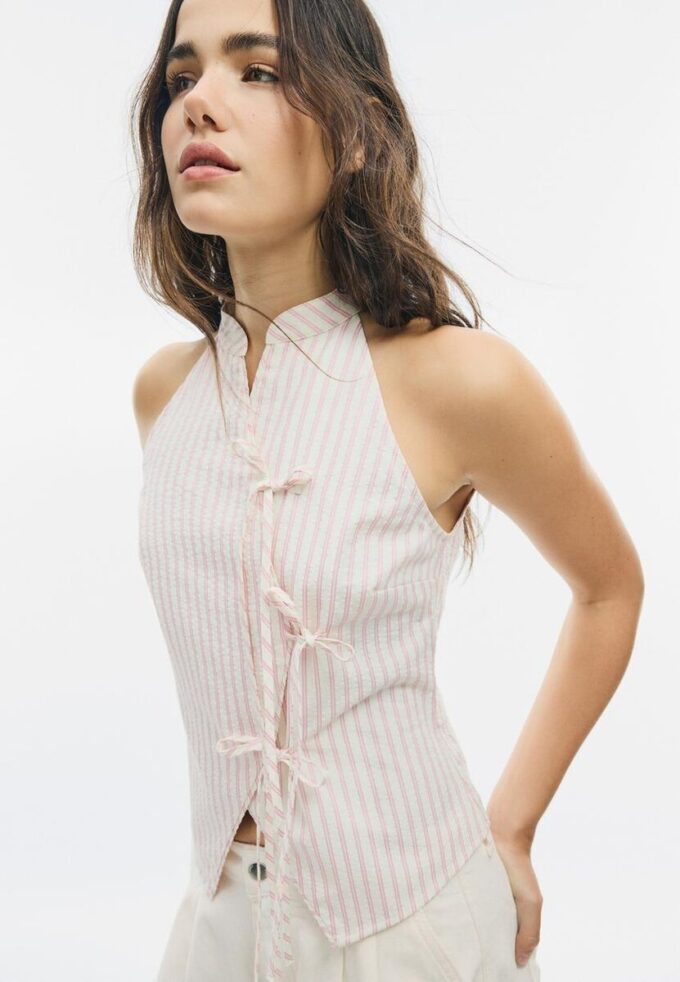 Polozmačkaný top s uzlem ve stylu qipao Polozmačkaný top s uzlem ve stylu qipao