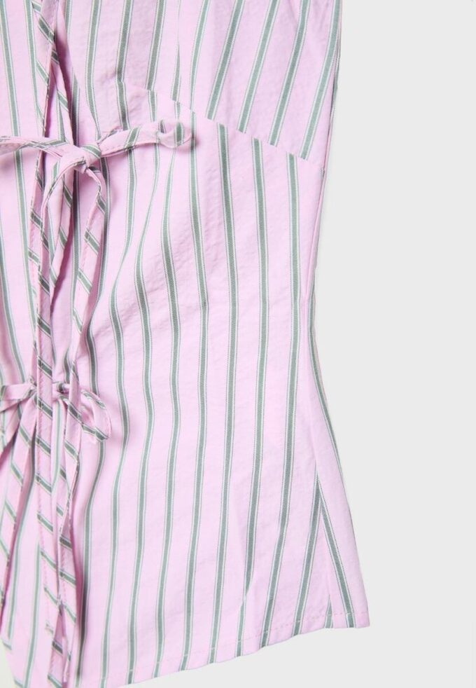 Polozmačkaný top s uzlem ve stylu qipao Polozmačkaný top s uzlem ve stylu qipao