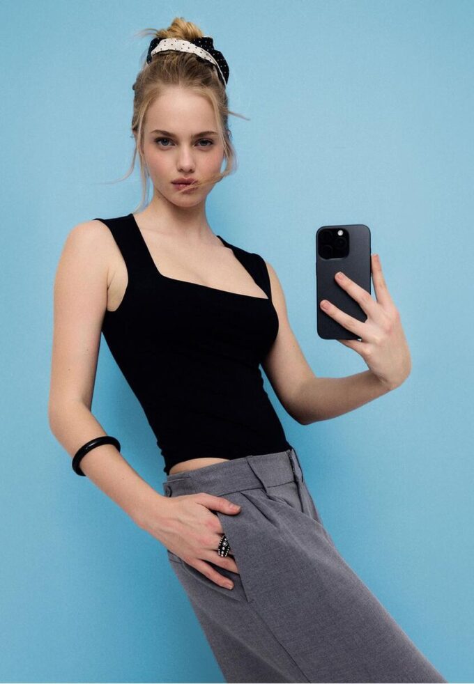 Polyamidové body s čtvercovým výstřihem Polyamidové body s čtvercovým výstřihem