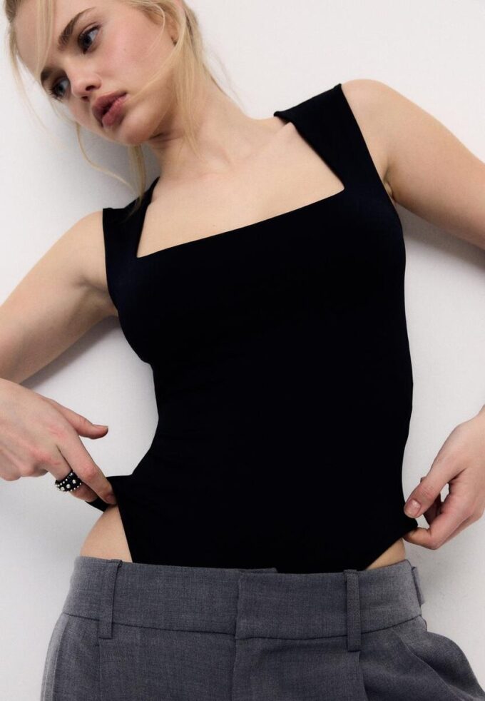 Polyamidové body s čtvercovým výstřihem Polyamidové body s čtvercovým výstřihem