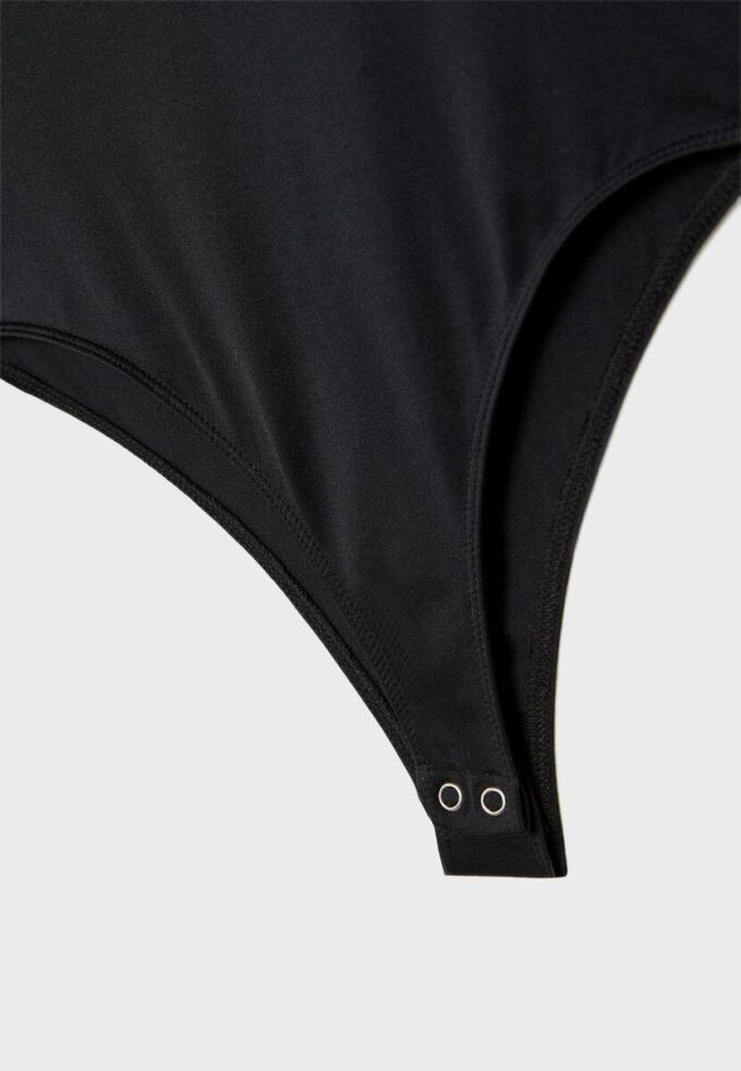 Polyamidové body s čtvercovým výstřihem