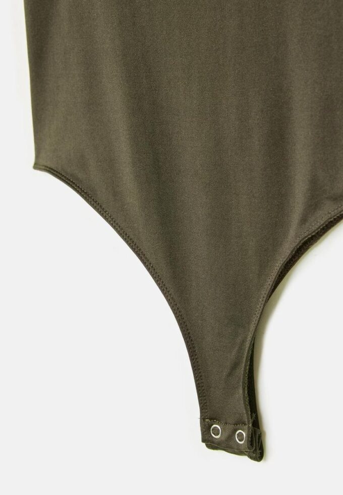 Polyamidové body s čtvercovým výstřihem
