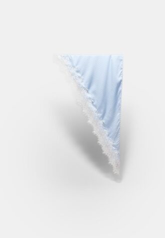 Páreo s pruhy a krajkovým lemem