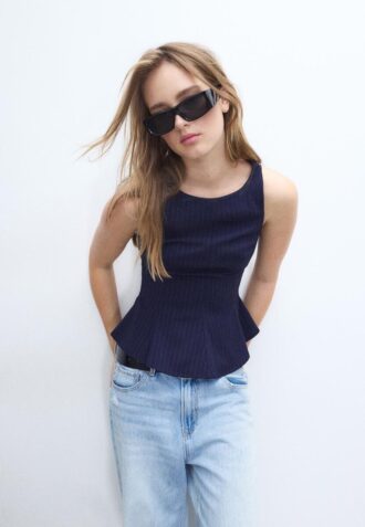 Pruhovaný top bez rukávů s volánkem
