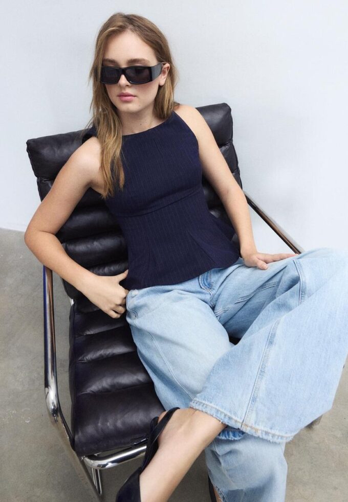 Pruhovaný top bez rukávů s volánkem Pruhovaný top bez rukávů s volánkem