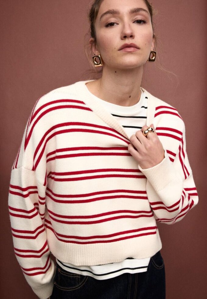 Pruhovaný zkrácený pletený svetr