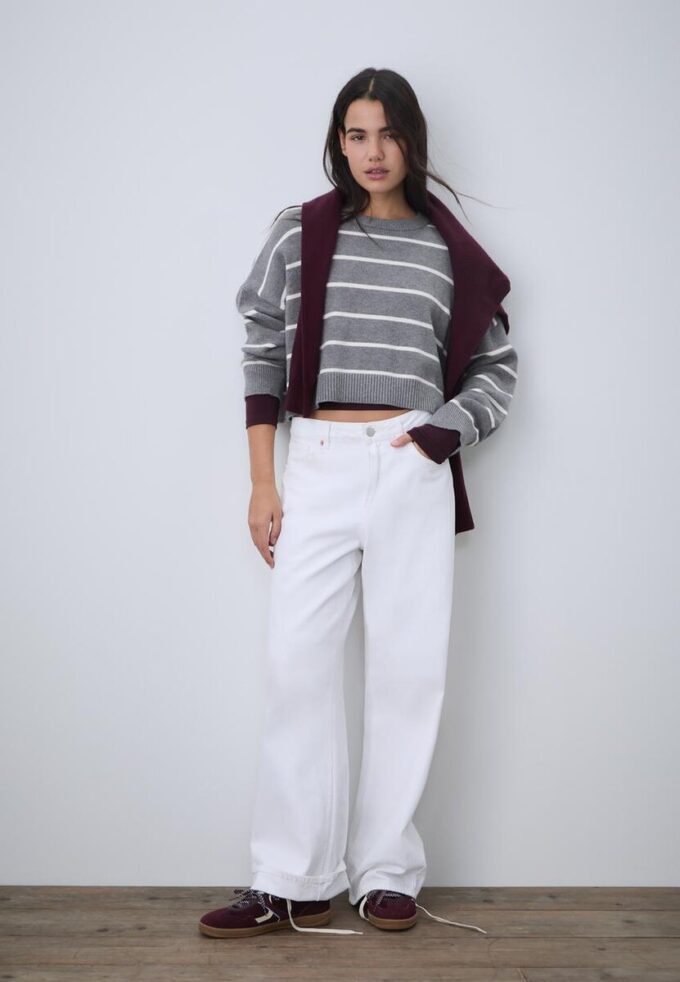 Pruhovaný zkrácený pletený svetr