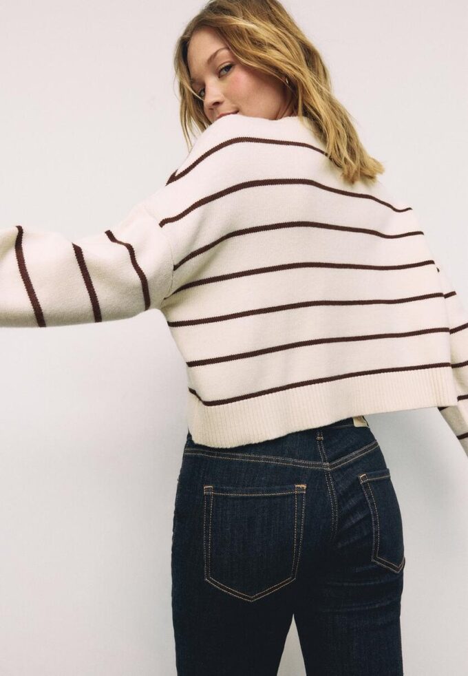 Pruhovaný zkrácený pletený svetr