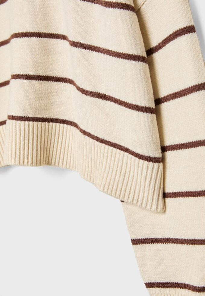Pruhovaný zkrácený pletený svetr