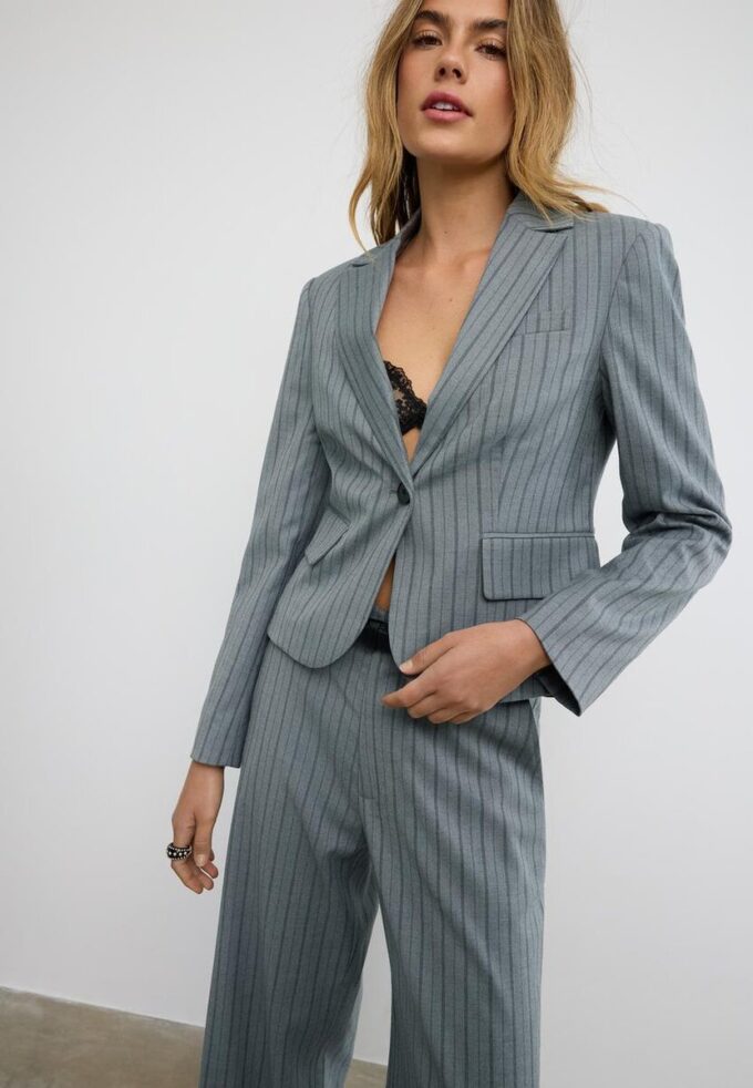 Pruhované zkrácené sako