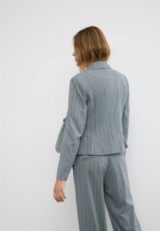 Pruhované zkrácené sako