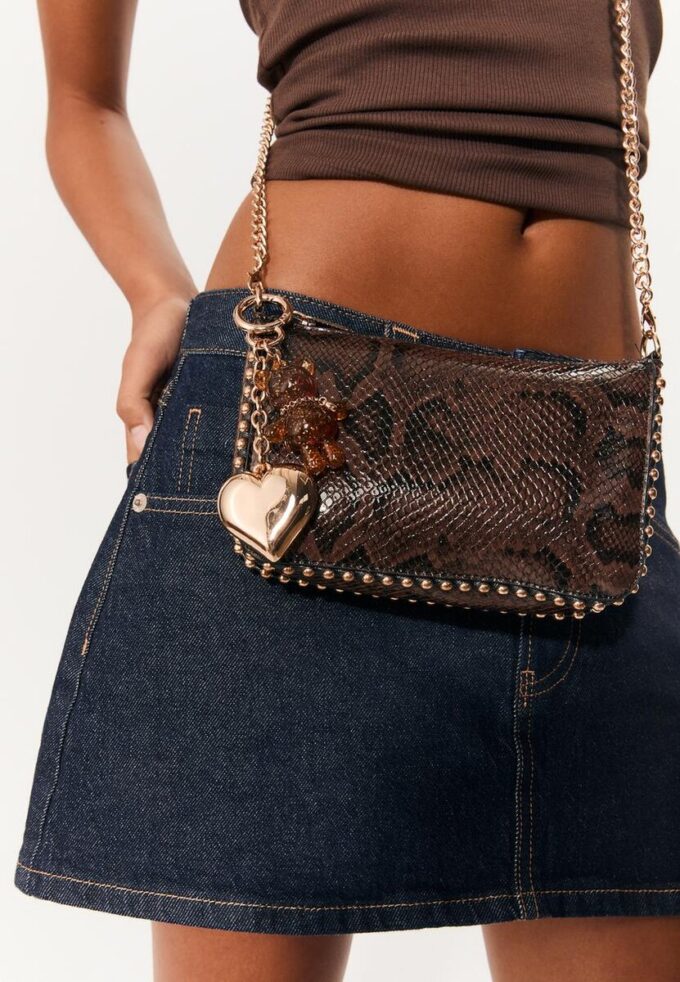 Průvěs s medvědem v metalickém provedení