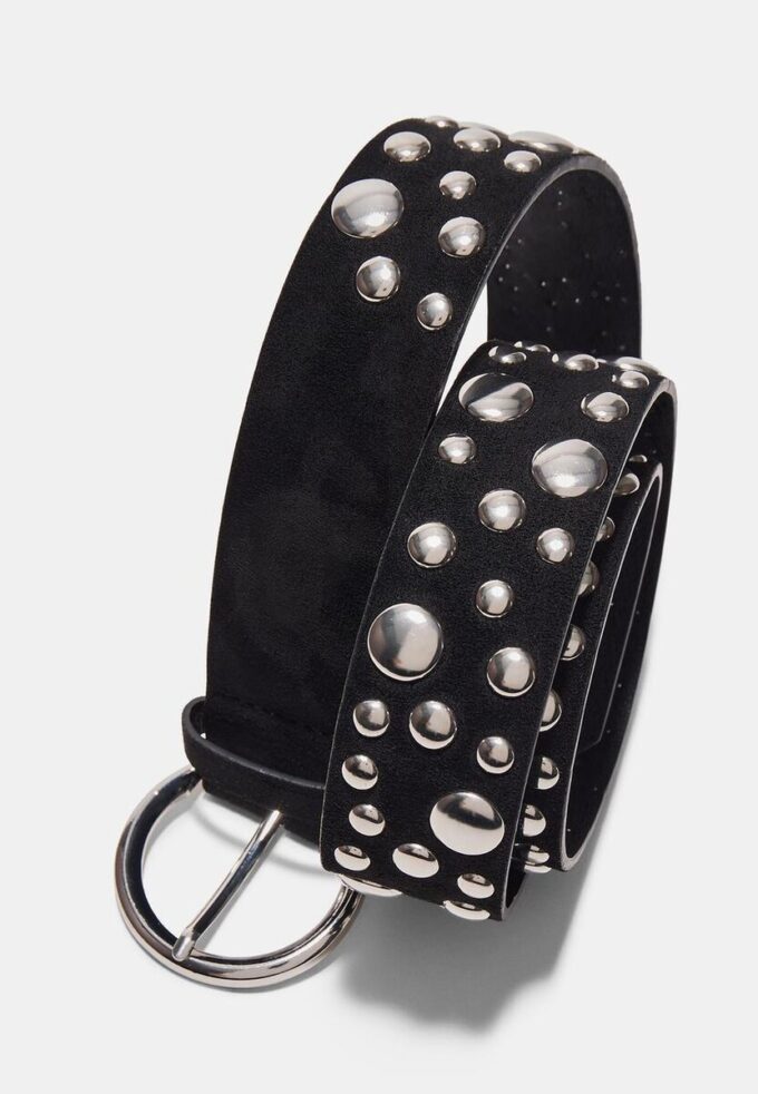 Pásek s nepravidelnými cvočky