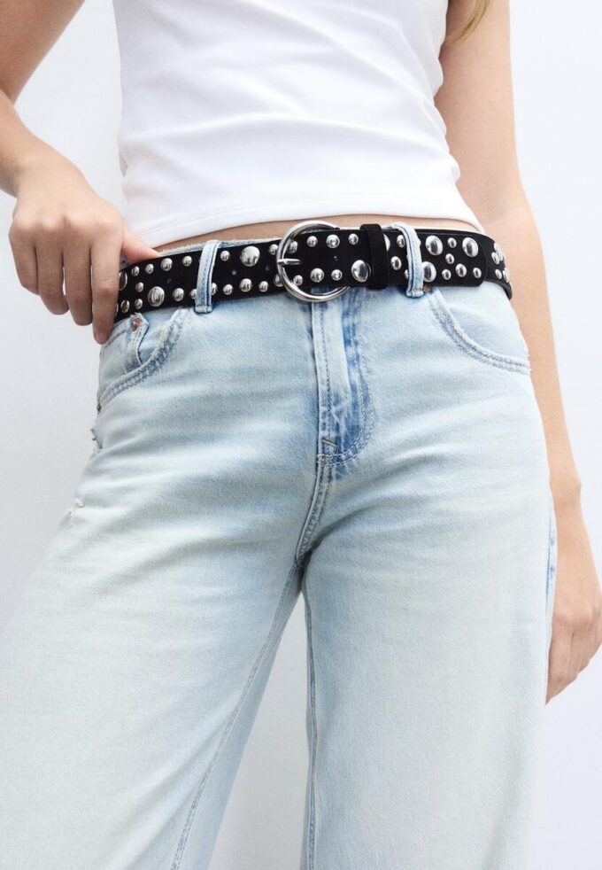 Pásek s nepravidelnými cvočky