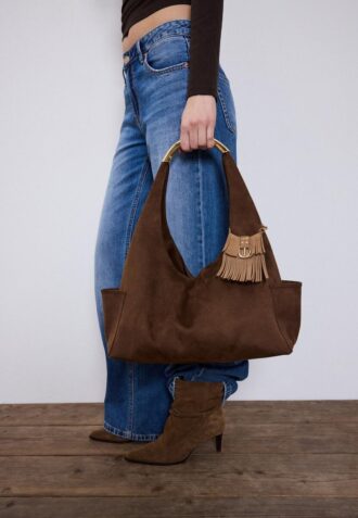 Přívěsek na klíče s třásněmi