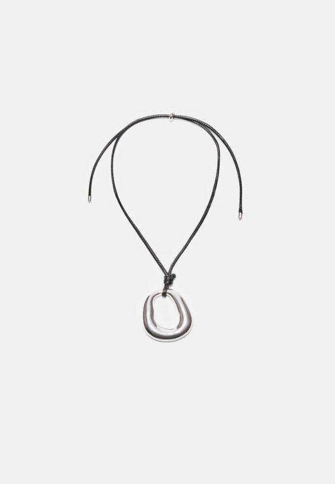 Šňůrkový náhrdelník s přívěskem