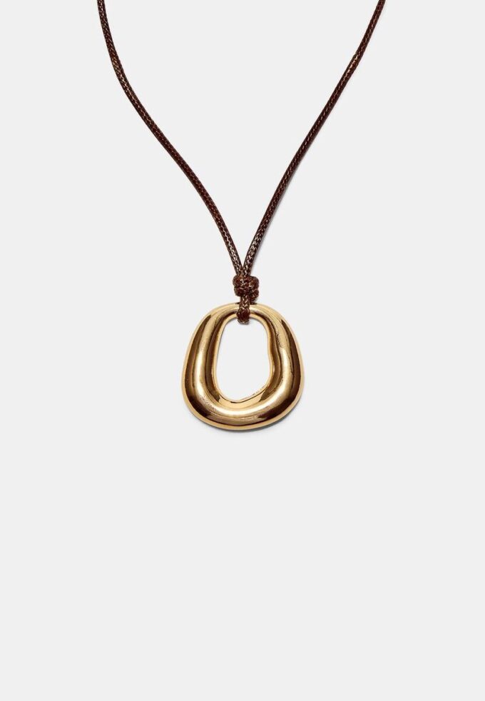 Šňůrkový náhrdelník s přívěskem