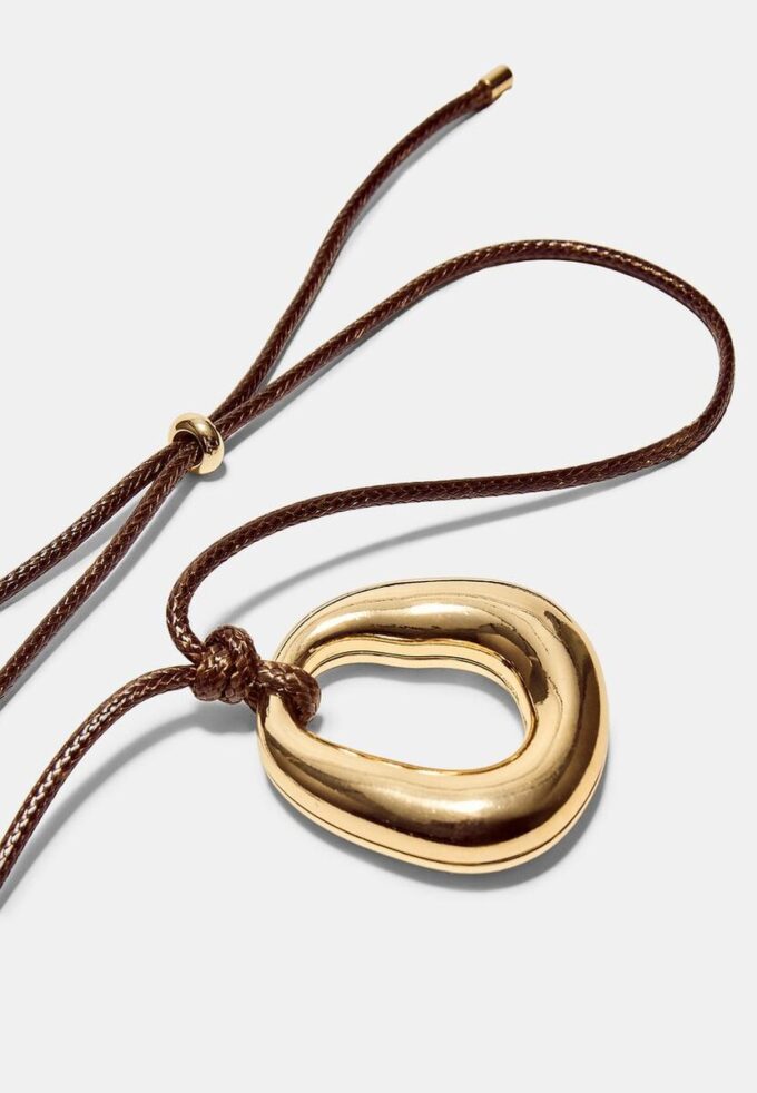 Šňůrkový náhrdelník s přívěskem