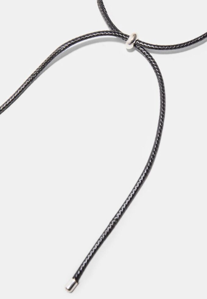 Šňůrkový náhrdelník s přívěskem