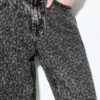 Rovné džíny s Wide Leg potisky a leopardím potiskem Rovné džíny s Wide Leg potisky a leopardím potiskem