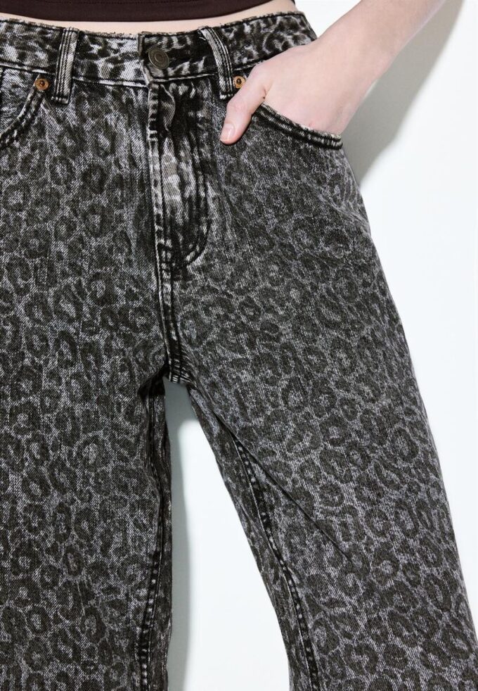 Rovné džíny s Wide Leg potisky a leopardím potiskem Rovné džíny s Wide Leg potisky a leopardím potiskem