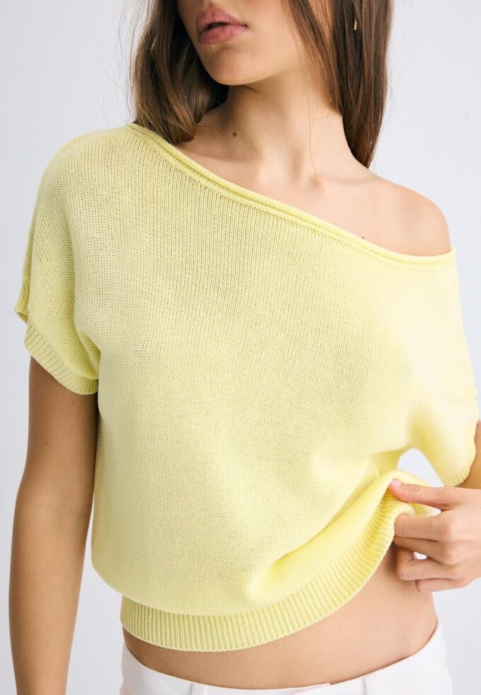 Rustikální pletená top s lodičkovým výstřihem Rustikální pletená top s lodičkovým výstřihem