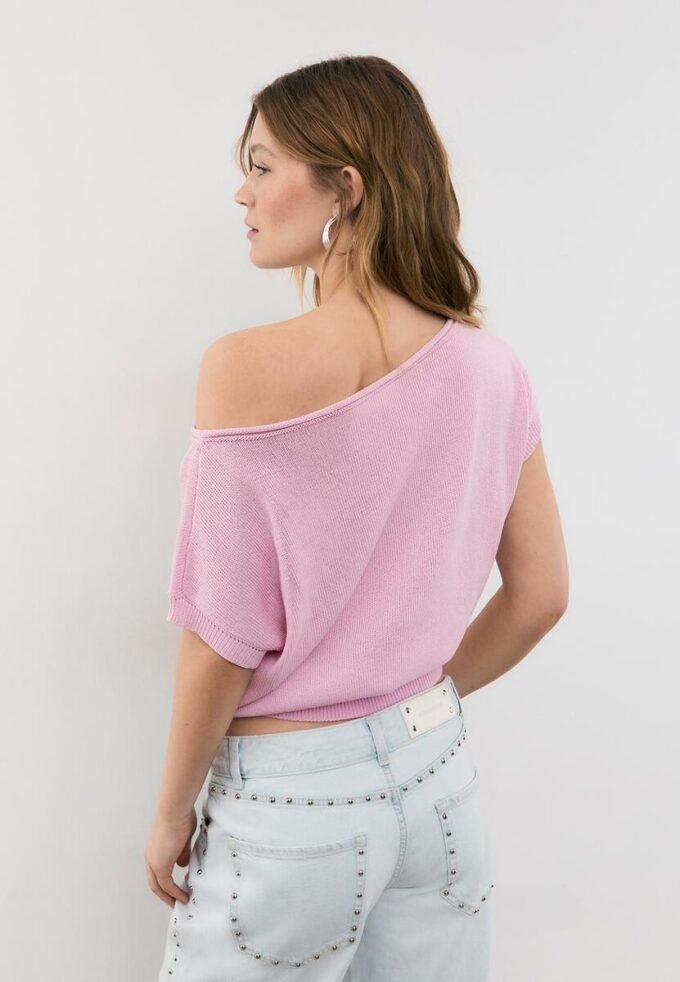Rustikální pletená top s lodičkovým výstřihem Rustikální pletená top s lodičkovým výstřihem