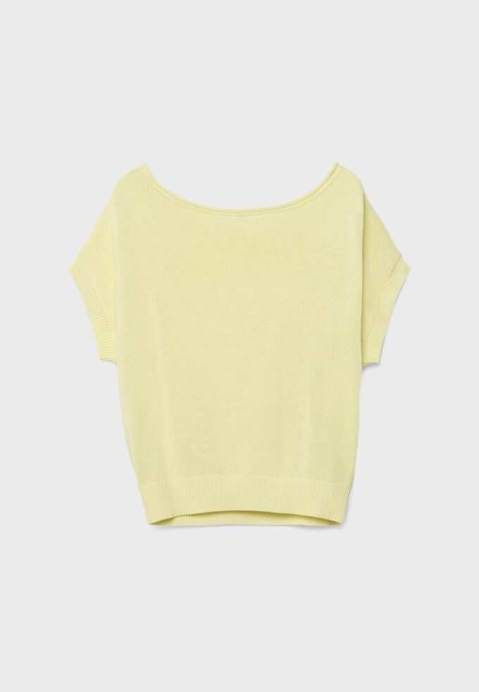 Rustikální pletená top s lodičkovým výstřihem Rustikální pletená top s lodičkovým výstřihem